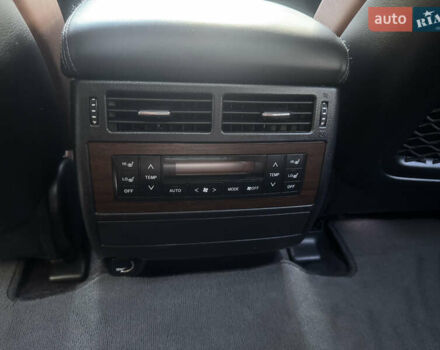 Белый Тойота Ленд Крузер, объемом двигателя 4.61 л и пробегом 122 тыс. км за 54000 $, фото 26 на Automoto.ua