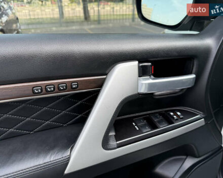 Белый Тойота Ленд Крузер, объемом двигателя 4.46 л и пробегом 111 тыс. км за 58900 $, фото 11 на Automoto.ua