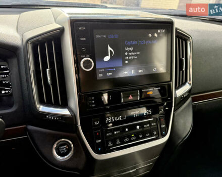 Белый Тойота Ленд Крузер, объемом двигателя 4.46 л и пробегом 195 тыс. км за 44999 $, фото 31 на Automoto.ua