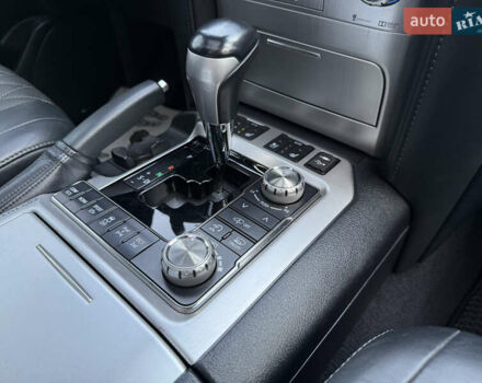 Белый Тойота Ленд Крузер, объемом двигателя 4.46 л и пробегом 111 тыс. км за 58900 $, фото 19 на Automoto.ua