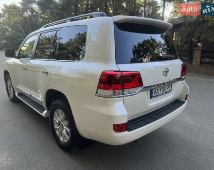 Белый Тойота Ленд Крузер, объемом двигателя 4.61 л и пробегом 122 тыс. км за 54000 $, фото 16 на Automoto.ua