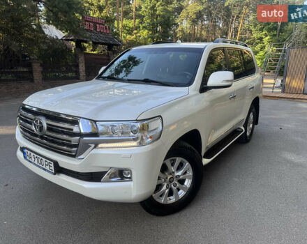 Белый Тойота Ленд Крузер, объемом двигателя 4.61 л и пробегом 122 тыс. км за 54000 $, фото 2 на Automoto.ua