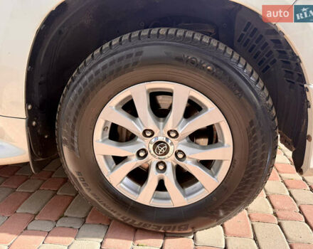 Белый Тойота Ленд Крузер, объемом двигателя 4.46 л и пробегом 195 тыс. км за 44999 $, фото 38 на Automoto.ua