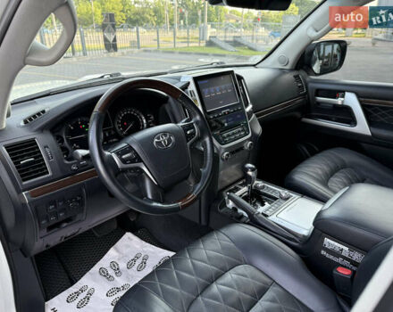 Белый Тойота Ленд Крузер, объемом двигателя 4.46 л и пробегом 111 тыс. км за 58900 $, фото 13 на Automoto.ua