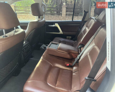 Белый Тойота Ленд Крузер, объемом двигателя 4.61 л и пробегом 122 тыс. км за 54000 $, фото 27 на Automoto.ua