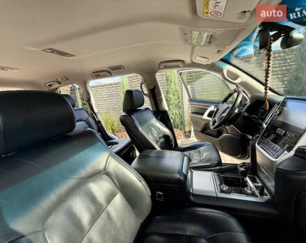 Белый Тойота Ленд Крузер, объемом двигателя 4.46 л и пробегом 195 тыс. км за 44999 $, фото 23 на Automoto.ua