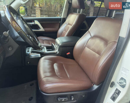 Белый Тойота Ленд Крузер, объемом двигателя 4.61 л и пробегом 122 тыс. км за 54000 $, фото 34 на Automoto.ua