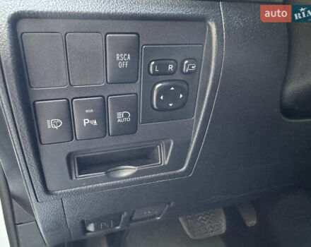 Белый Тойота Ленд Крузер, объемом двигателя 4.61 л и пробегом 122 тыс. км за 54000 $, фото 36 на Automoto.ua