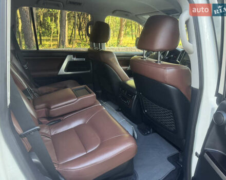 Белый Тойота Ленд Крузер, объемом двигателя 4.61 л и пробегом 122 тыс. км за 54000 $, фото 25 на Automoto.ua