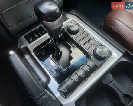 Белый Тойота Ленд Крузер, объемом двигателя 4.61 л и пробегом 122 тыс. км за 54000 $, фото 37 на Automoto.ua