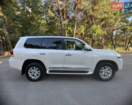 Белый Тойота Ленд Крузер, объемом двигателя 4.61 л и пробегом 122 тыс. км за 54000 $, фото 8 на Automoto.ua