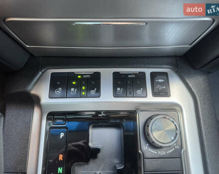 Белый Тойота Ленд Крузер, объемом двигателя 4.61 л и пробегом 122 тыс. км за 54000 $, фото 32 на Automoto.ua