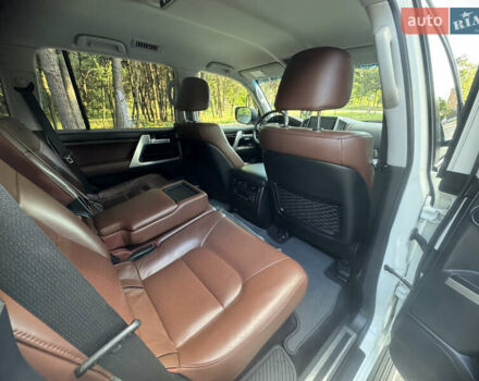 Белый Тойота Ленд Крузер, объемом двигателя 4.61 л и пробегом 122 тыс. км за 54000 $, фото 50 на Automoto.ua