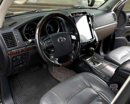 Белый Тойота Ленд Крузер, объемом двигателя 2.5 л и пробегом 250 тыс. км за 23999 $, фото 7 на Automoto.ua