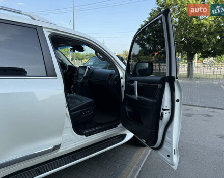 Белый Тойота Ленд Крузер, объемом двигателя 4.46 л и пробегом 111 тыс. км за 58900 $, фото 31 на Automoto.ua