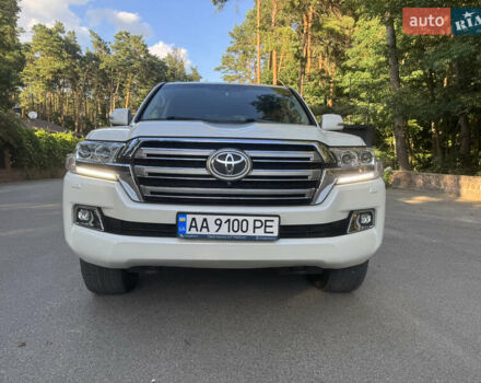 Белый Тойота Ленд Крузер, объемом двигателя 4.61 л и пробегом 122 тыс. км за 54000 $, фото 4 на Automoto.ua