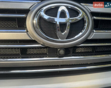 Белый Тойота Ленд Крузер, объемом двигателя 4.61 л и пробегом 122 тыс. км за 54000 $, фото 19 на Automoto.ua