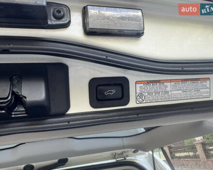 Белый Тойота Ленд Крузер, объемом двигателя 4.61 л и пробегом 122 тыс. км за 54000 $, фото 13 на Automoto.ua