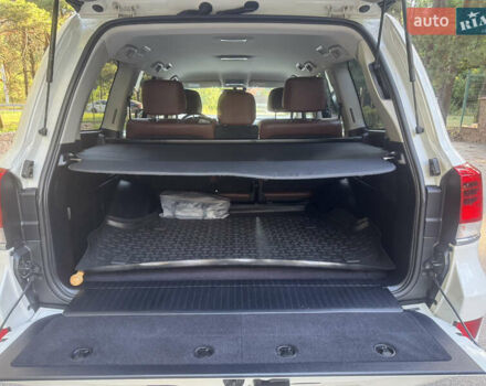 Белый Тойота Ленд Крузер, объемом двигателя 4.61 л и пробегом 122 тыс. км за 54000 $, фото 11 на Automoto.ua