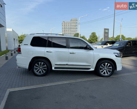 Белый Тойота Ленд Крузер, объемом двигателя 4.46 л и пробегом 111 тыс. км за 58900 $, фото 3 на Automoto.ua