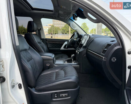 Белый Тойота Ленд Крузер, объемом двигателя 4.46 л и пробегом 111 тыс. км за 58900 $, фото 32 на Automoto.ua