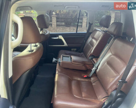 Белый Тойота Ленд Крузер, объемом двигателя 4.61 л и пробегом 122 тыс. км за 54000 $, фото 22 на Automoto.ua