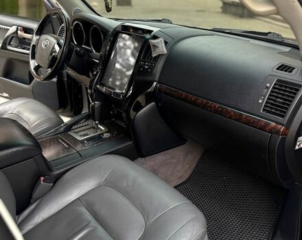 Белый Тойота Ленд Крузер, объемом двигателя 2.5 л и пробегом 250 тыс. км за 23999 $, фото 9 на Automoto.ua