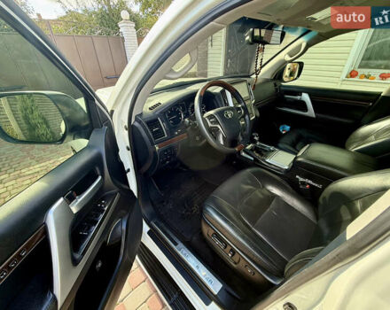 Белый Тойота Ленд Крузер, объемом двигателя 4.46 л и пробегом 195 тыс. км за 44999 $, фото 21 на Automoto.ua