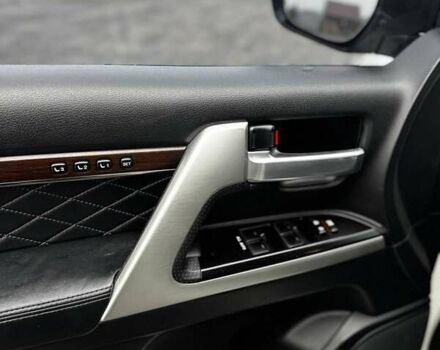 Белый Тойота Ленд Крузер, объемом двигателя 4.46 л и пробегом 192 тыс. км за 54555 $, фото 10 на Automoto.ua