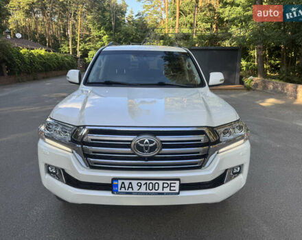 Белый Тойота Ленд Крузер, объемом двигателя 4.61 л и пробегом 122 тыс. км за 54000 $, фото 5 на Automoto.ua