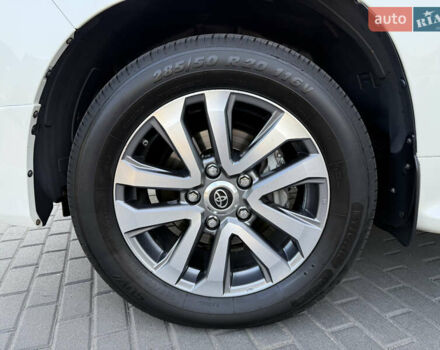 Белый Тойота Ленд Крузер, объемом двигателя 4.46 л и пробегом 111 тыс. км за 58900 $, фото 8 на Automoto.ua