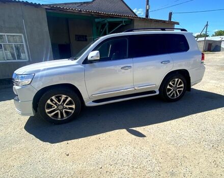 Белый Тойота Ленд Крузер, объемом двигателя 4.6 л и пробегом 250 тыс. км за 60000 $, фото 1 на Automoto.ua