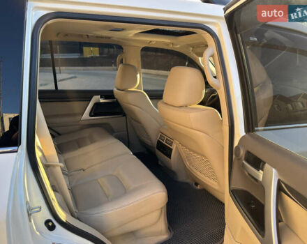 Білий Тойота Ленд Крузер, об'ємом двигуна 4.61 л та пробігом 239 тис. км за 48500 $, фото 11 на Automoto.ua