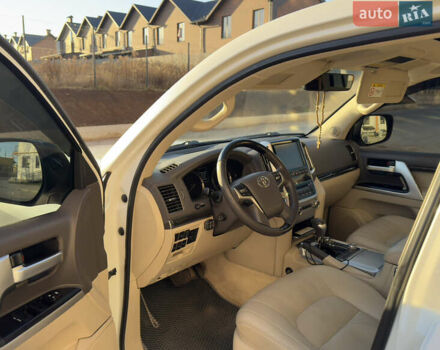 Білий Тойота Ленд Крузер, об'ємом двигуна 4.61 л та пробігом 239 тис. км за 48500 $, фото 10 на Automoto.ua