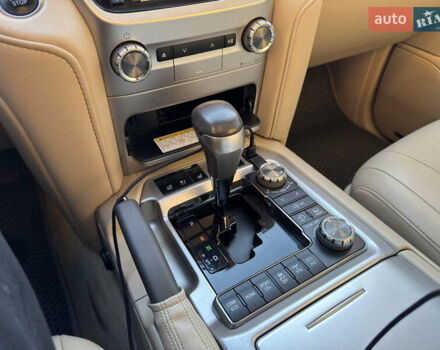 Білий Тойота Ленд Крузер, об'ємом двигуна 4.61 л та пробігом 239 тис. км за 48500 $, фото 5 на Automoto.ua