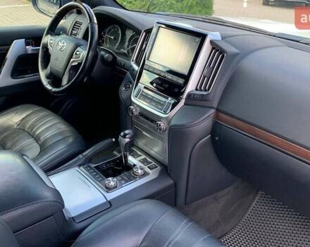 Білий Тойота Ленд Крузер, об'ємом двигуна 4.46 л та пробігом 241 тис. км за 47900 $, фото 5 на Automoto.ua