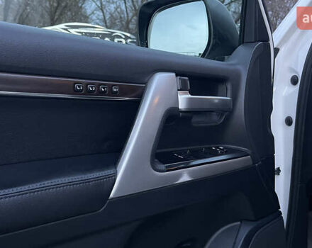 Белый Тойота Ленд Крузер, объемом двигателя 4.46 л и пробегом 125 тыс. км за 58000 $, фото 26 на Automoto.ua