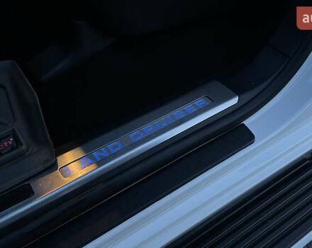 Белый Тойота Ленд Крузер, объемом двигателя 4.46 л и пробегом 125 тыс. км за 58000 $, фото 25 на Automoto.ua