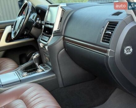 Білий Тойота Ленд Крузер, об'ємом двигуна 0 л та пробігом 150 тис. км за 70500 $, фото 18 на Automoto.ua