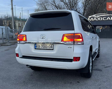 Белый Тойота Ленд Крузер, объемом двигателя 4.46 л и пробегом 125 тыс. км за 58000 $, фото 6 на Automoto.ua