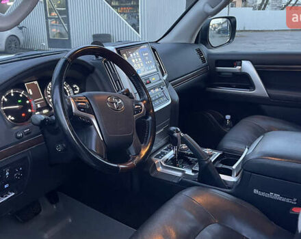 Белый Тойота Ленд Крузер, объемом двигателя 4.46 л и пробегом 125 тыс. км за 58000 $, фото 19 на Automoto.ua