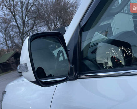 Белый Тойота Ленд Крузер, объемом двигателя 4.46 л и пробегом 125 тыс. км за 58000 $, фото 18 на Automoto.ua