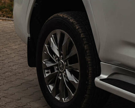 Белый Тойота Ленд Крузер, объемом двигателя 3.45 л и пробегом 60 тыс. км за 78000 $, фото 11 на Automoto.ua