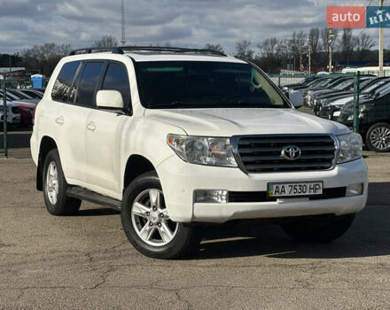 Белый Тойота Ленд Крузер, объемом двигателя 5.7 л и пробегом 160 тыс. км за 23500 $, фото 1 на Automoto.ua