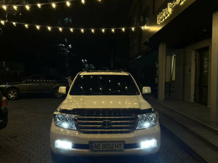 Белый Тойота Ленд Крузер, объемом двигателя 4.66 л и пробегом 155 тыс. км за 31300 $, фото 1 на Automoto.ua