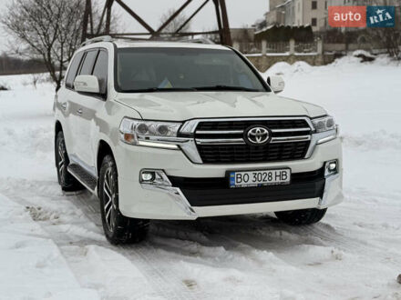 Белый Тойота Ленд Крузер, объемом двигателя 5.66 л и пробегом 270 тыс. км за 35000 $, фото 1 на Automoto.ua