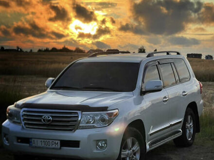 Белый Тойота Ленд Крузер, объемом двигателя 4.46 л и пробегом 302 тыс. км за 28000 $, фото 1 на Automoto.ua