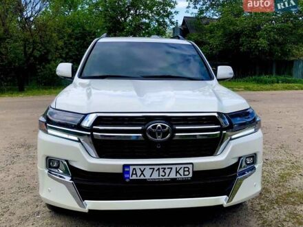 Белый Тойота Ленд Крузер, объемом двигателя 4.46 л и пробегом 180 тыс. км за 28999 $, фото 1 на Automoto.ua