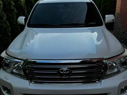 Белый Тойота Ленд Крузер, объемом двигателя 4.61 л и пробегом 147 тыс. км за 34000 $, фото 1 на Automoto.ua