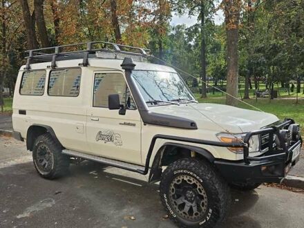 Белый Тойота Ленд Крузер, объемом двигателя 2.99 л и пробегом 19 тыс. км за 57900 $, фото 1 на Automoto.ua